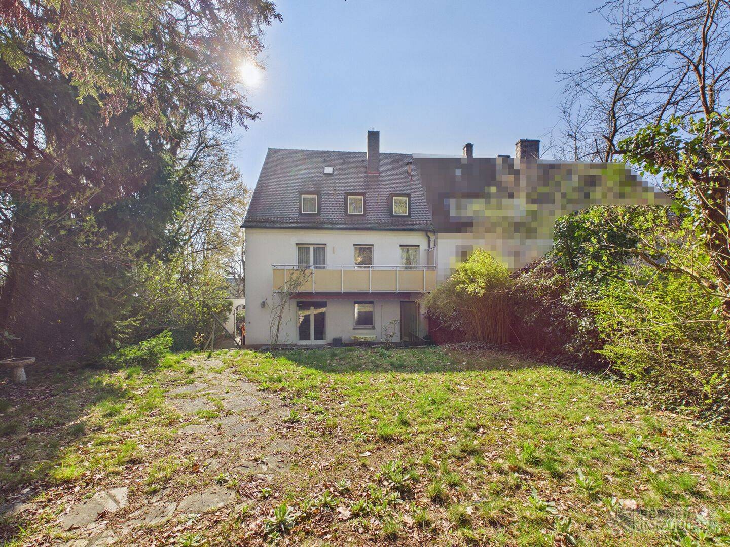 Top Lage Nürnberg-Erlenstegen! Reihenendhaus mit weitläufigen Grundstück!