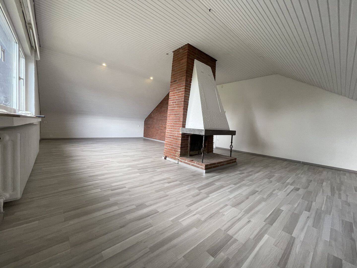 Gepflegte Dachgeschosswohnung mit großer Dachterrasse in Bonn-Plittersdorf! – Bonn – Vorschaubild 4