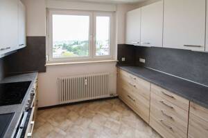 Lichtdurchflutete 2,5-Zimmer-Wohnung im 8. OG - Modernisiert, bezugsfrei, inkl. Einbauküche & Garage – 75180 Pforzheim – Vorschaubild 5