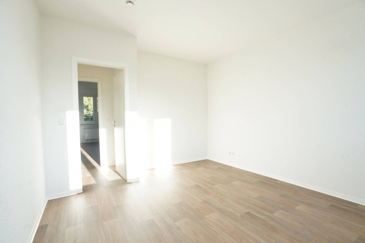 Erstbezug / Dusche / großes Wohnzimmer – Chemnitz – Vorschaubild 4