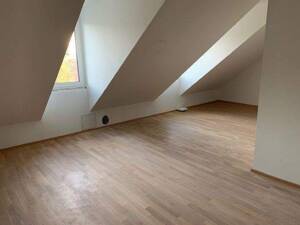 Galerie-Wohnung mit Ausblick, Einbauküche und Tiefgarage – 90766 Fürth – Vorschaubild 6