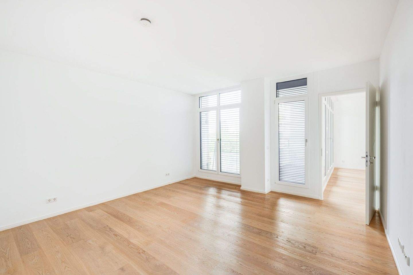 AIGNER - Exklusives Wohnen auf einer ganzen Etage: 342 m² mit tollem Schnitt in Schwabing – München – Vorschaubild 3