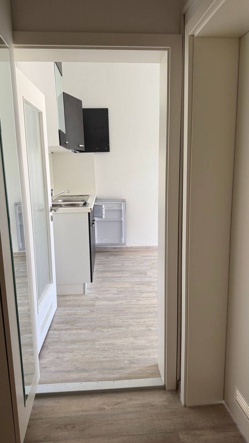 Sehr gepflegte und moderne 1 1/2 Zimmer-Wohnung in ruhiger zentraler Lage – Nürnberg – Vorschaubild 2