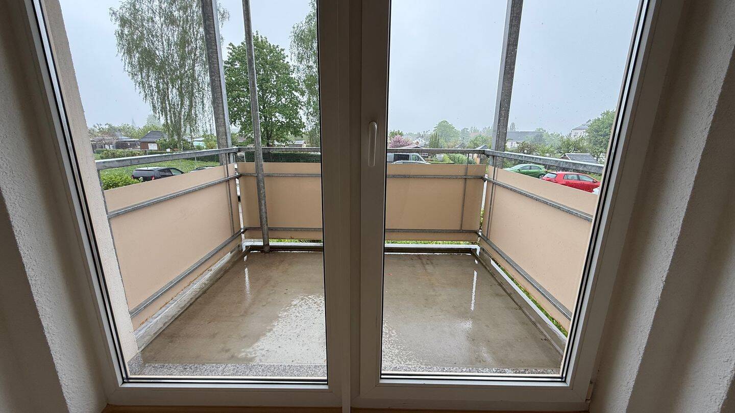Wohne am Heimgarten + sonniger Balkon am Wohnzi. + Bad mit Fenster – Chemnitz – Vorschaubild 3