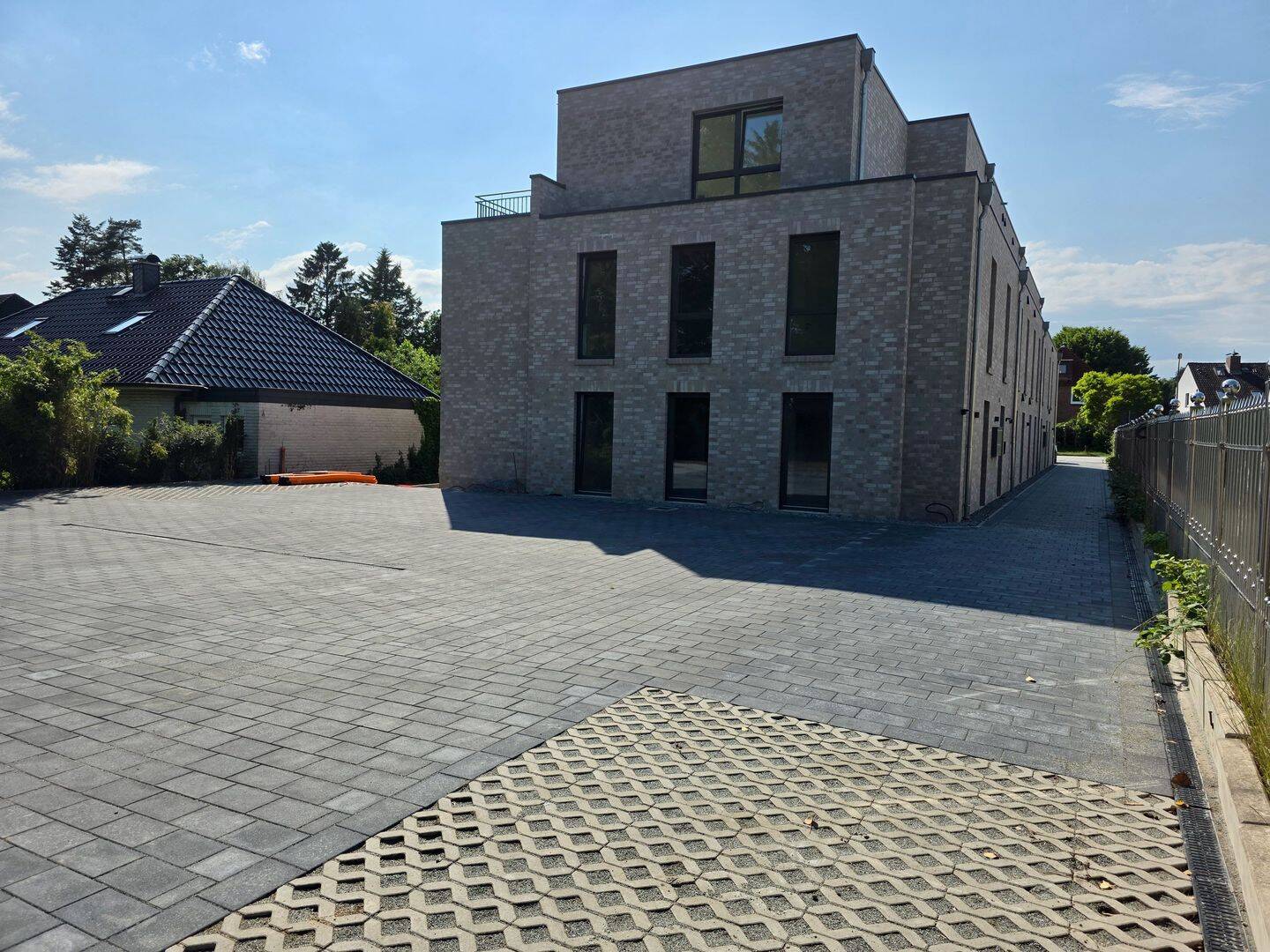 Wohnen auf höchstem Niveau: Neubau-EG-Wohnung mit Terrasse in Schnelsen! – Hamburg – Vorschaubild 2