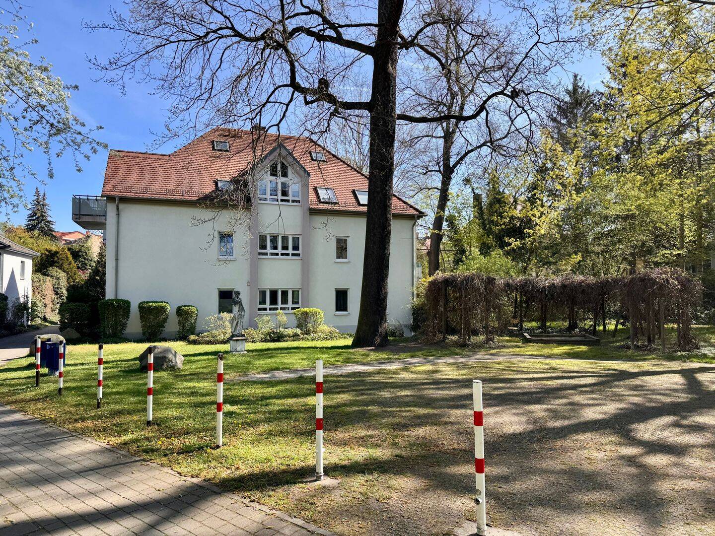 Begehrte Lage! Vermietete 3-Zimmer-Wohnung mit Terrasse und Stellplatz in parkähnlicher Wohnanlage – Dresden – Vorschaubild 9
