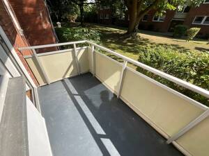 Frisch renovierte 2,5 Zimmer-Wohnung mit Balkon und Tageslichtbad mit Wanne – 23554 Lübeck – Vorschaubild 6