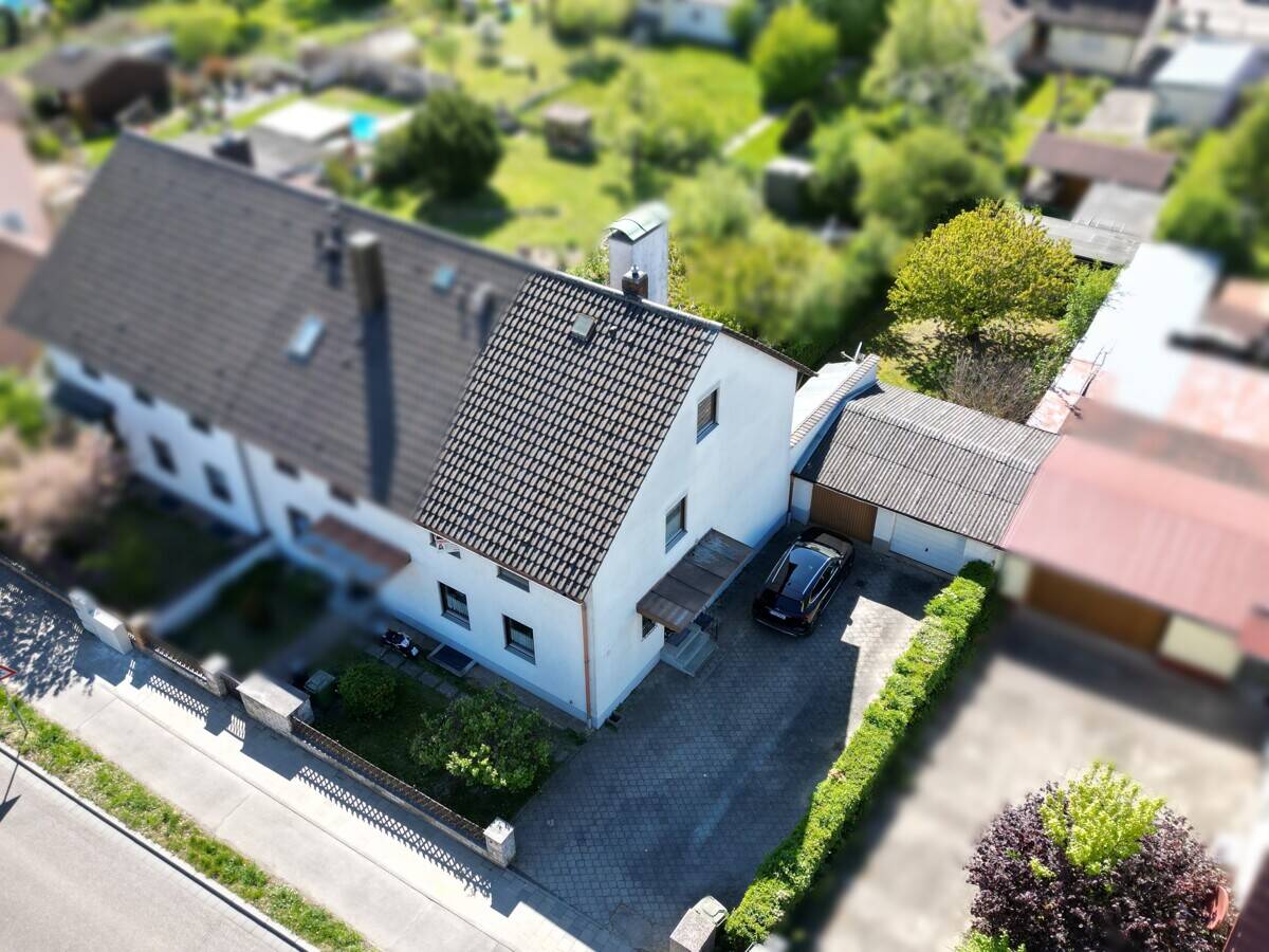 Familienglück - REH mit schönem Garten in ruhiger Lage – Regensburg – Bild 1 von 9