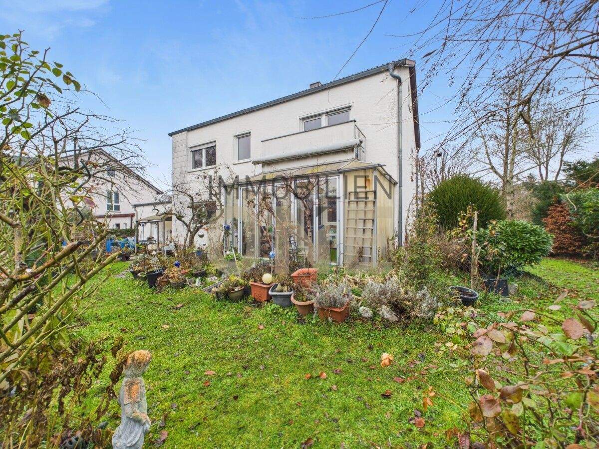 Zweifamilienhaus mit Ausbaureserve und großem Grundstück in bevorzugter Lage – Pentling – Bild 1 von 9