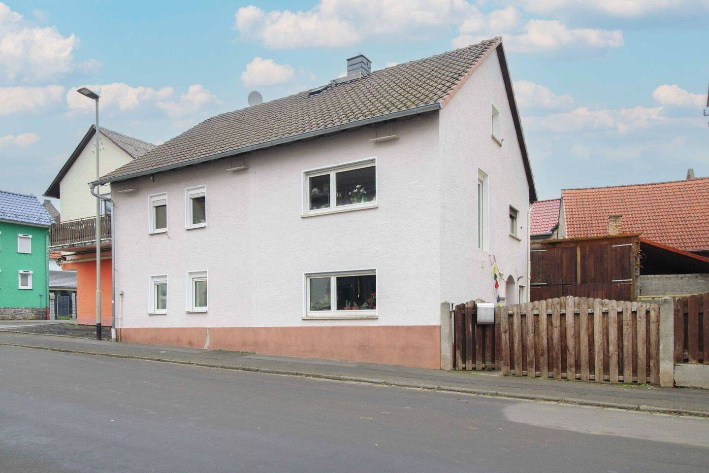 Gestalten Sie ihr neues Zuhause: Renovierungsbedürftiges Einfamilienhaus inkl. Halle in Villingen