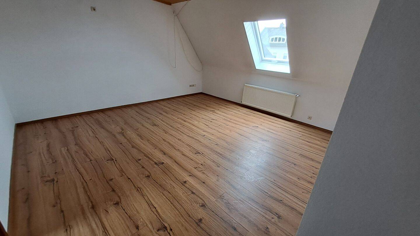 Kuschelige Dachgeschoß Wohnung in Hünstetten – Hünstetten – Vorschaubild 2