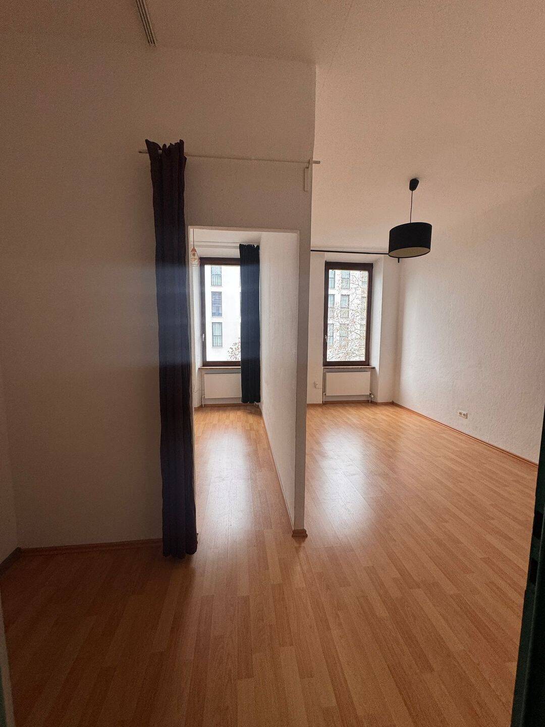 großes WG-Zimmer für Auszubildende und Studierende - nähe Fürther Innenstadt!