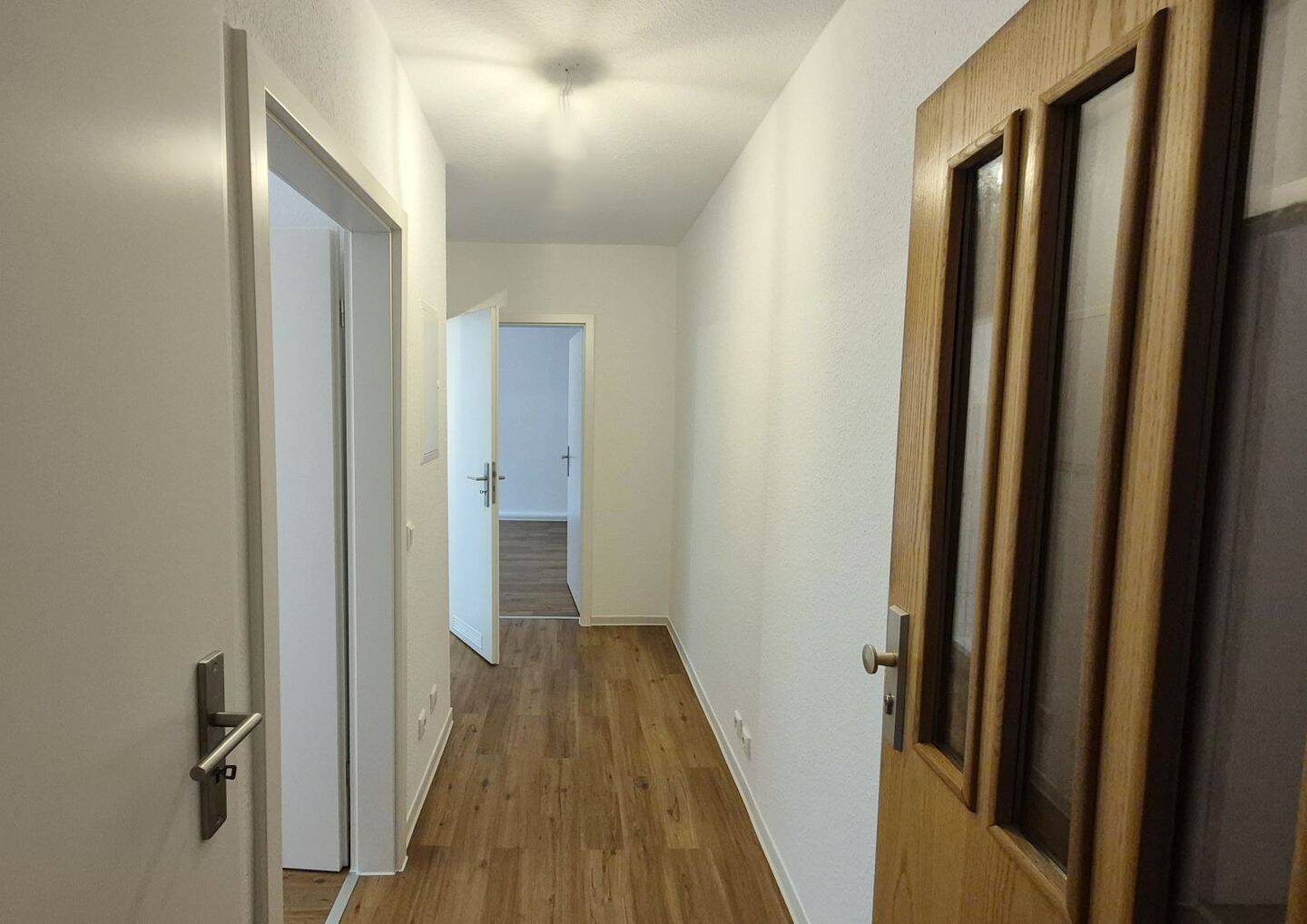 ... mit Blick zum Innenhof - renoviertes 2-Zimmer-Apartment + Tageslichtbad + separate Küche – Rostock – Vorschaubild 3