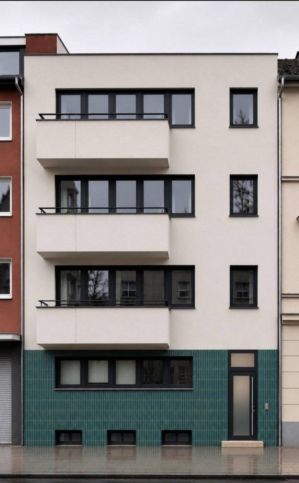 Erstbezug nach Sanierung | 3 Zimmer | 2 Balkone | Fußbodenheizung & Glasfaser – 53111 Bonn – Bild 1 von 6