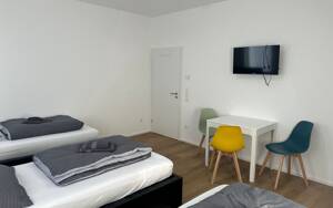Möbliertes Zimmer, Auf Zeit & WG in Stuttgart ab 1 Monat flexibel mieten – 70329 Stuttgart – Vorschaubild 2