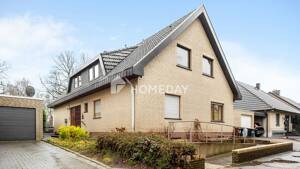Drei Zimmer unter dem Dach - saniert, vermietet, solide