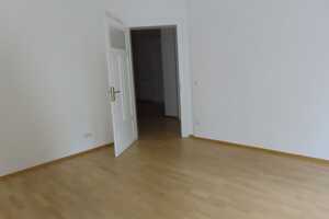 Traumhafte 4-Raum-Altbauwohnung in Dresden-Striesen – ca. 37 m² Terrasse, Balkon & Carport – 1277 Dresden – Vorschaubild 3
