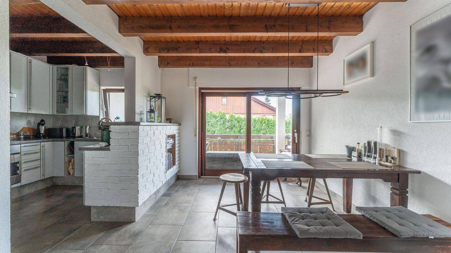 Großzügiges Wohnhaus mit Einliegerwohnung in sonniger Aussichtslage von Hilzingen Binningen – Hilzingen – Vorschaubild 8