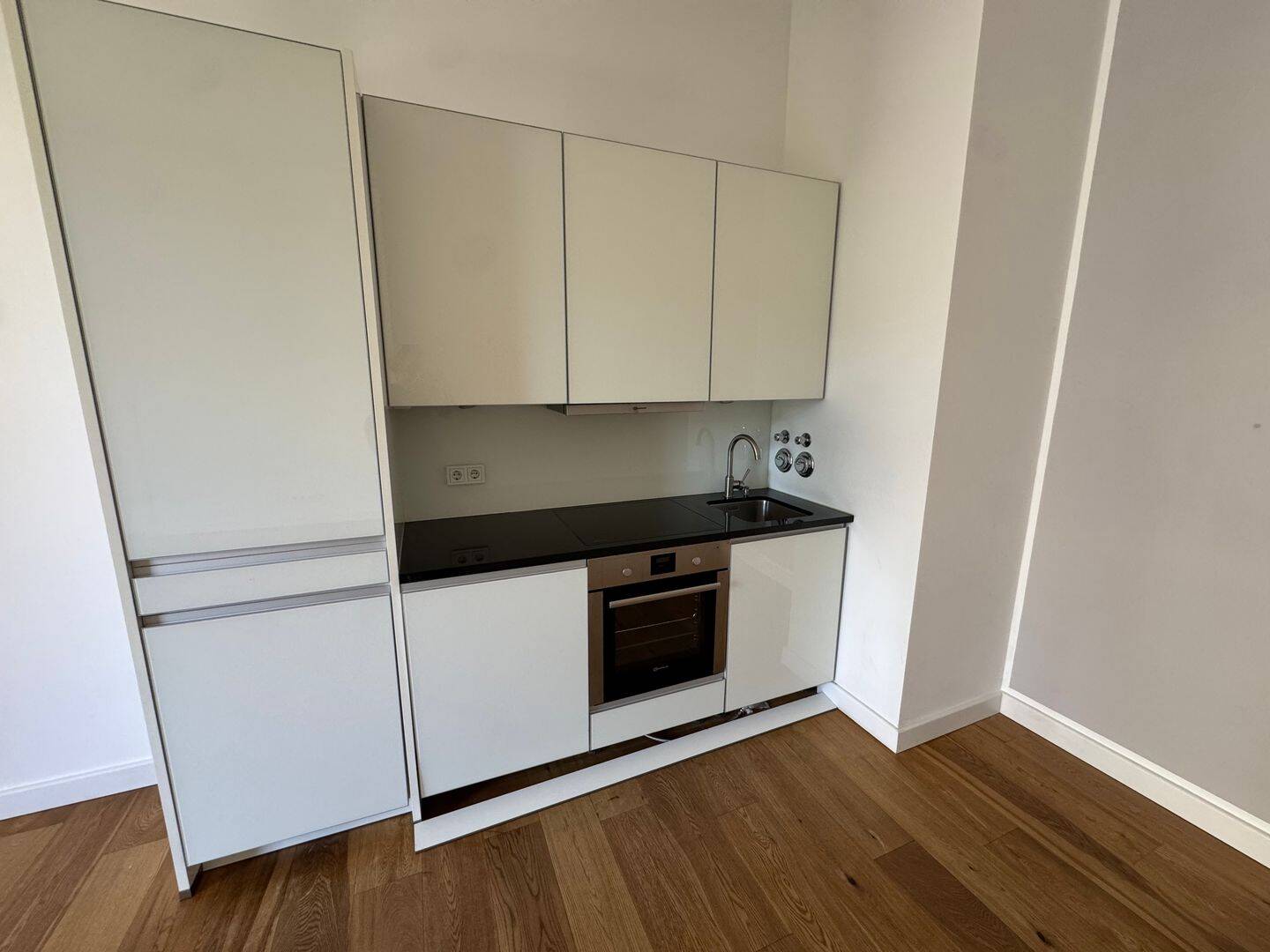 Modernisierte Altbauwohnung mit Balkon im Herzen von Charlottenburg: Stilvolles Wohnen! – Berlin – Vorschaubild 5