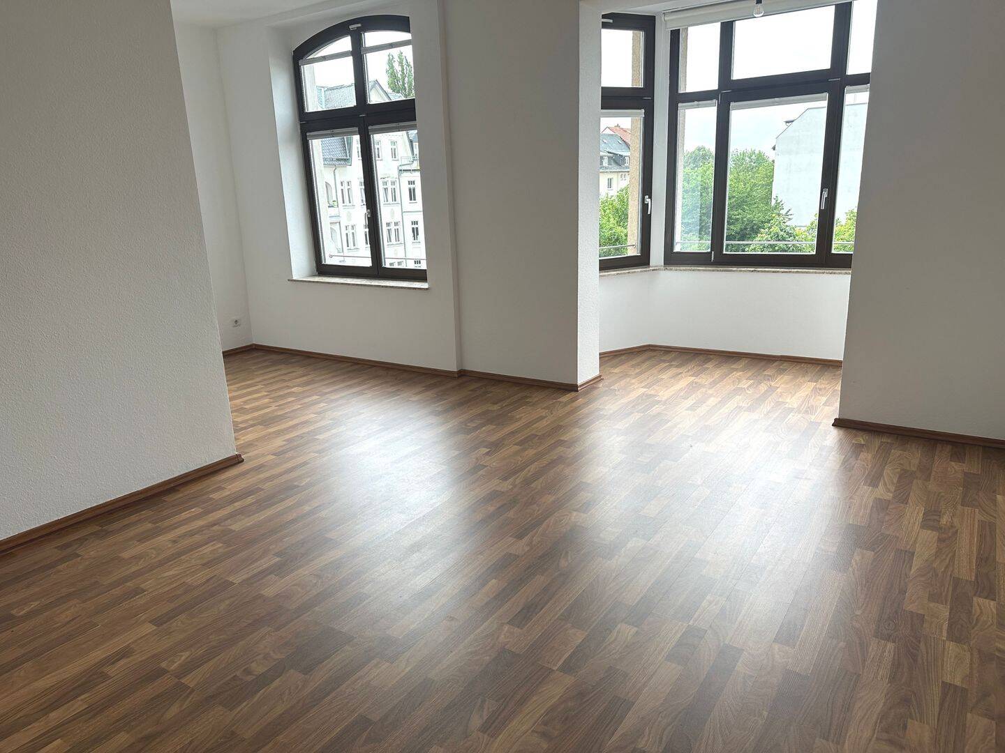 Kaßberg Top Lage mit Stellplatz - 3,5 Zimmer, Balkon, Tageslichtbad, Fußbodenheizung, Lift - energetisch mit Solarthermie! – Chemnitz – Vorschaubild 3