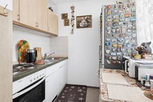 Vermietete 2-Zimmer-Wohnung mit großzügigem Süd/Ost-Balkon und Tiefgaragenstellplatz – 81739 München – Vorschaubild 3