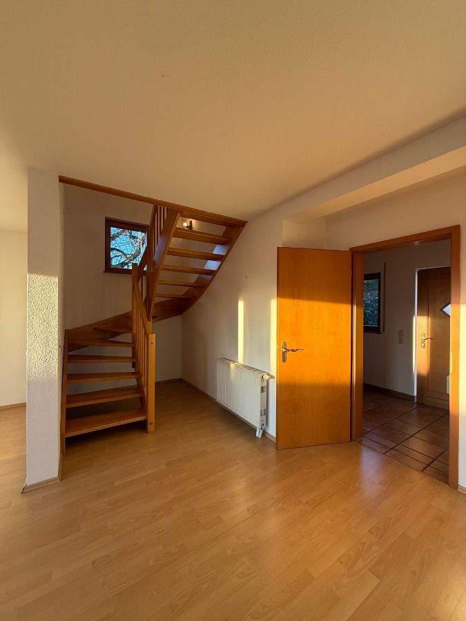 Zweifamilienhaus mit Einliegerwohnung und Hauptwohnung auf zwei Ebenen – Büdingen – Vorschaubild 3