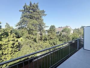 Wunderschöne Zwei-Zimmerwohnung mit großem Balkon und hochwertiger Ausstattung inkl. Außenstellplatz
