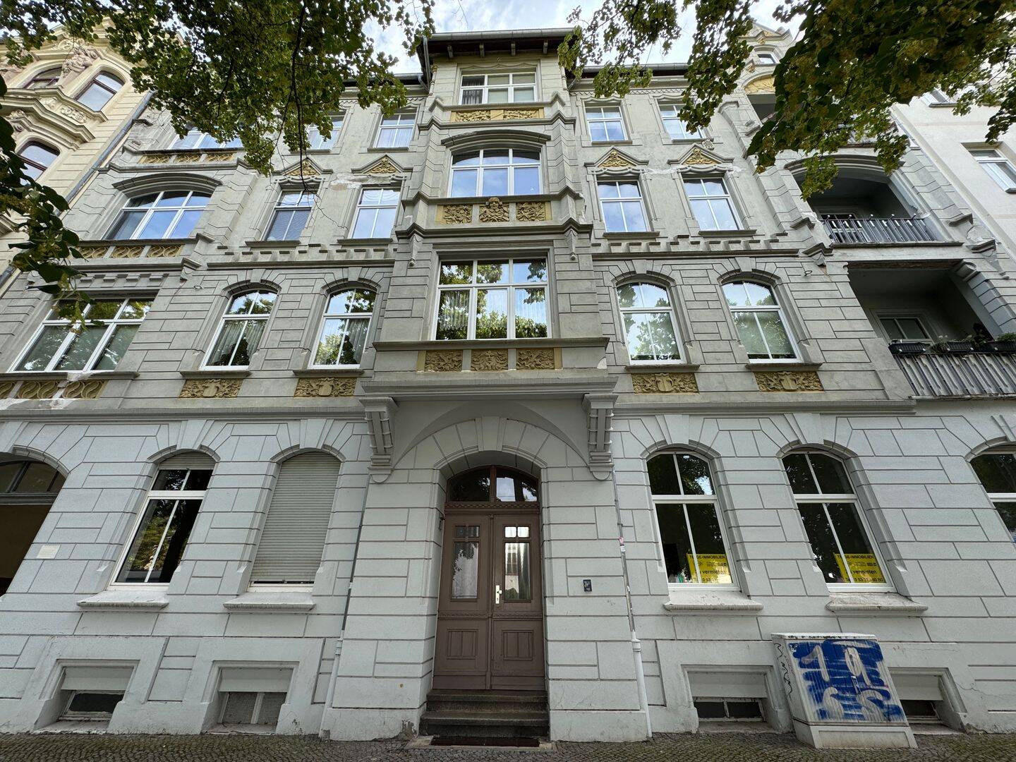 Altbauwohnung - Geräumige 3-Zimmer-Wohnung mit 97 m² im EG – sofort verfügbar! – Magdeburg – Bild 1 von 9