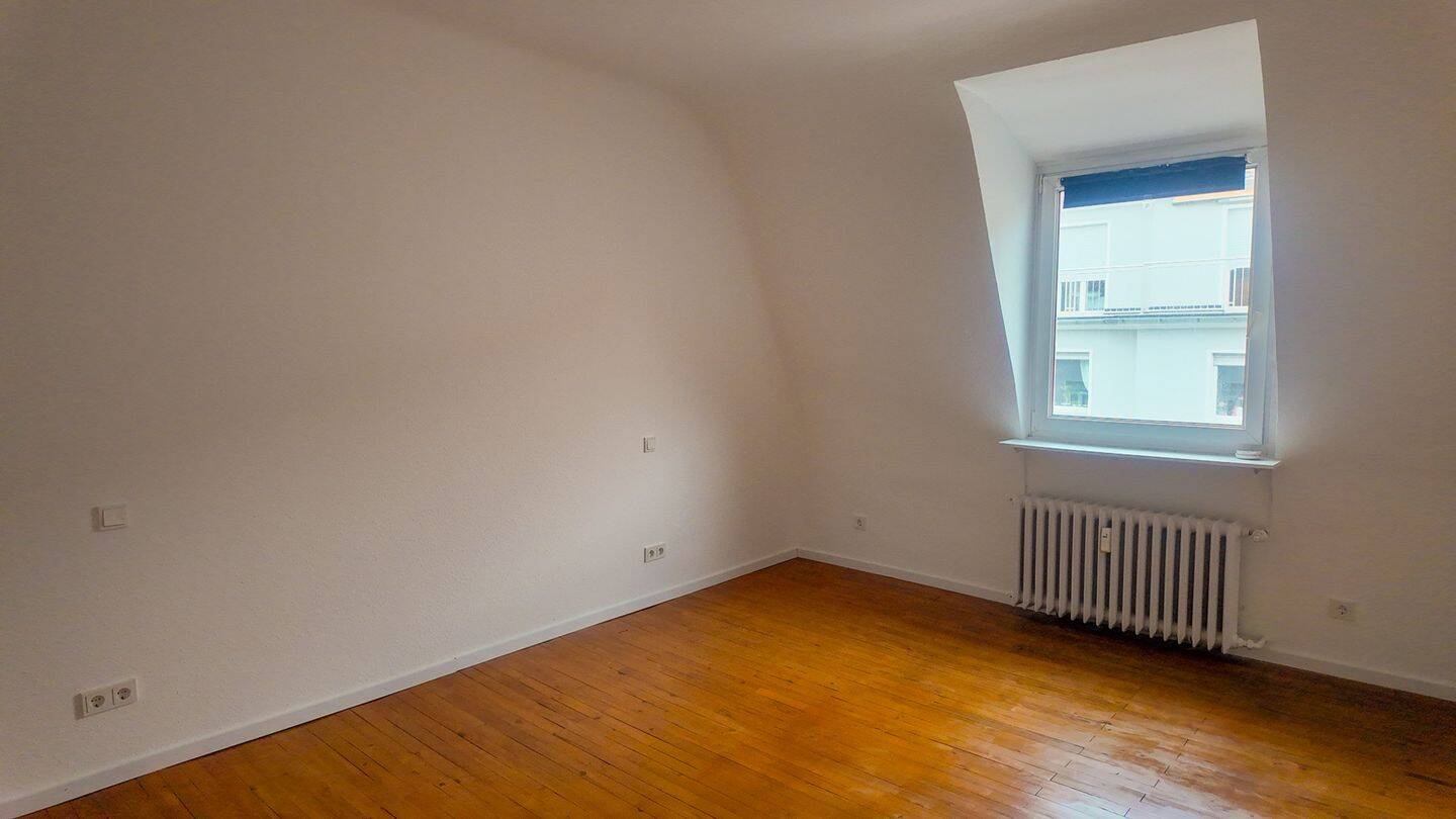 4-ZKB Dachgeschosswohnung in zentraler Lage - geeignet für WG oder Paare – Saarbrücken – Vorschaubild 4