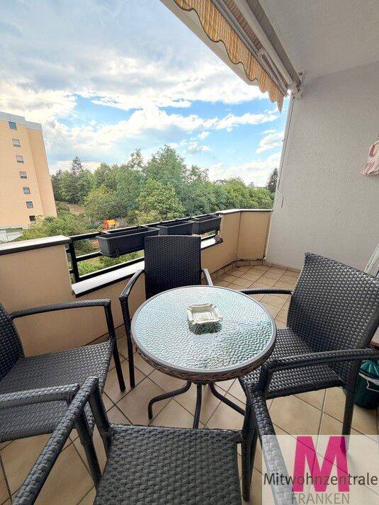 MÖBLIERT! Modern möblierte 3 Zimmer Wohnung mit hellem Wohnzimmer und großzügigem Balkon – Nürnberg – Vorschaubild 9
