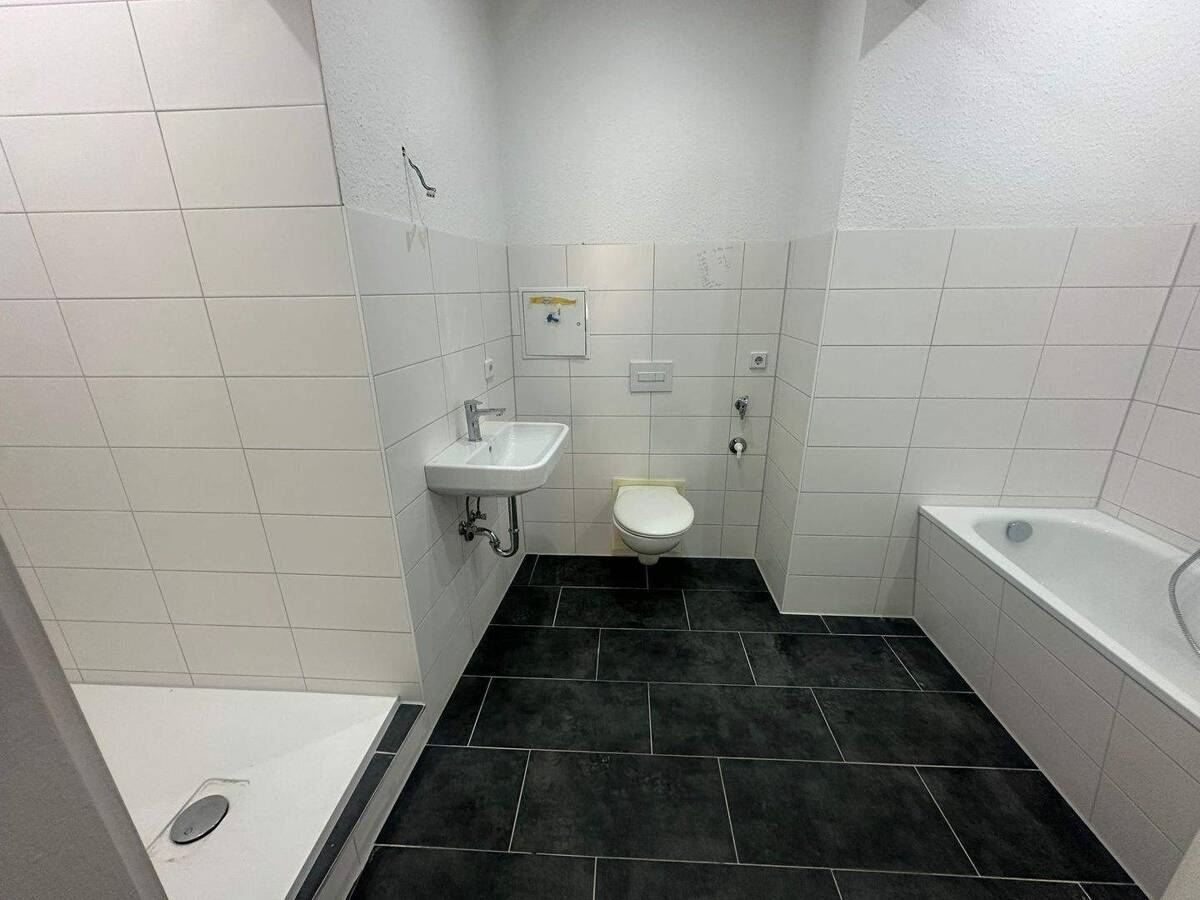helle 4-Raumwohnung in Erfurt zu vermieten / neu renoviert – 99089 Erfurt – Bild 1 von 9