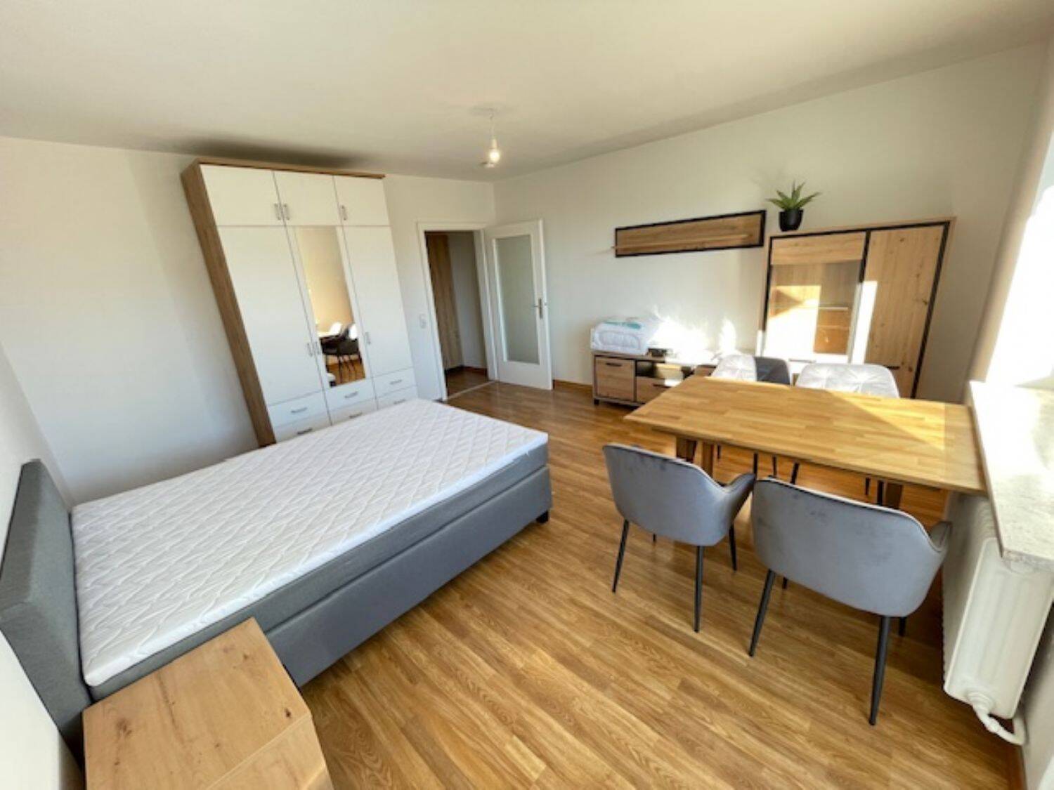 Komplett ausgestattes Apartment in zentraler Lage! – München – Vorschaubild 2