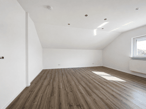 Moderne 4,5-Zimmer-Dachgeschosswohnung | 142 m² | hochwertige Einbauküche | Weitblick | Dreifamilienhaus – 75031 Eppingen – Vorschaubild 6
