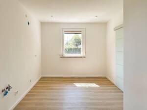 **Frisch renoviert und bezugsfrei | Idyllischer Garten | Garage und Carport** – 4288 Leipzig – Vorschaubild 7