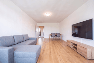 Kapitalanlage mit Perspektive: Moderne 2-Zimmer-Wohnung in 80993 München - Saniert, EBK, Balkon, TG – 80993 München – Vorschaubild 3