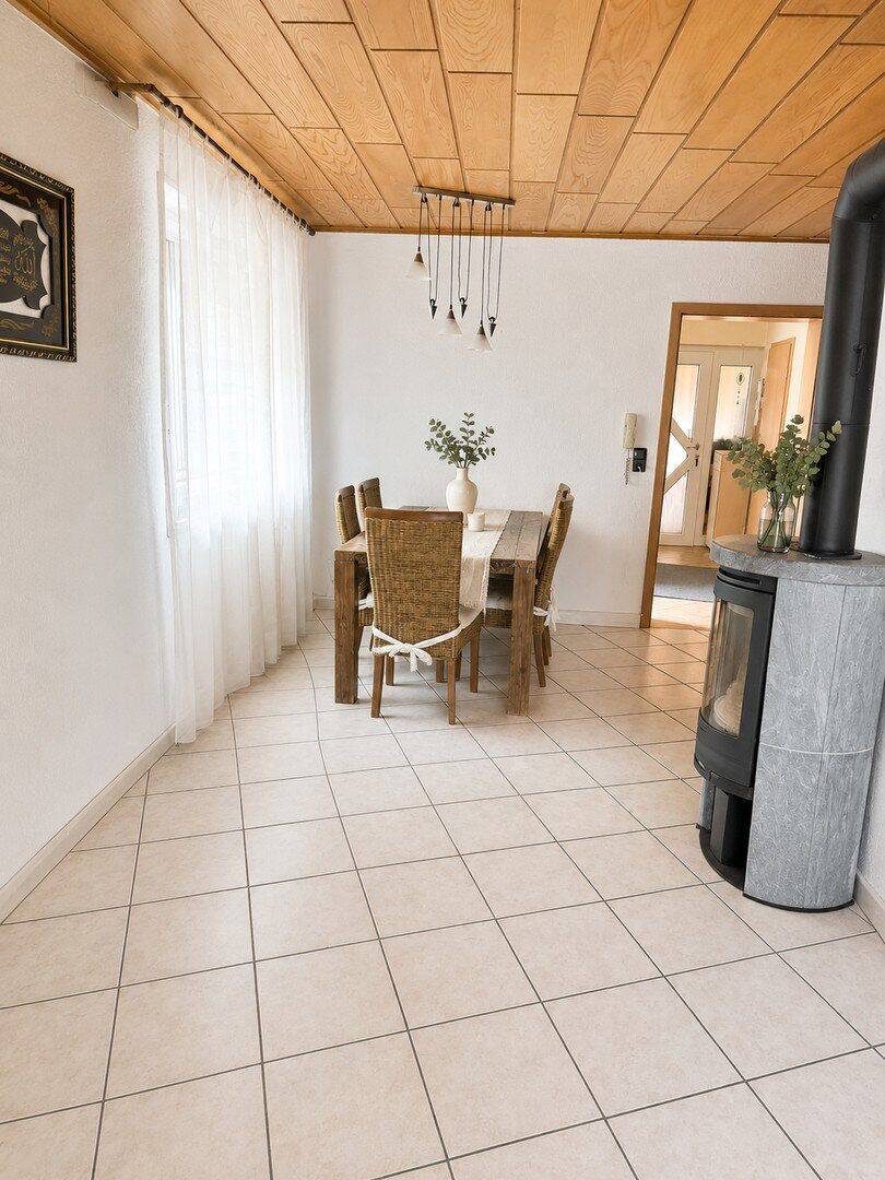 Große 4 Zimmer -Wohnung auf 2 Etagen mit 136 m² Wohnfläche, Balkon und Innenhof