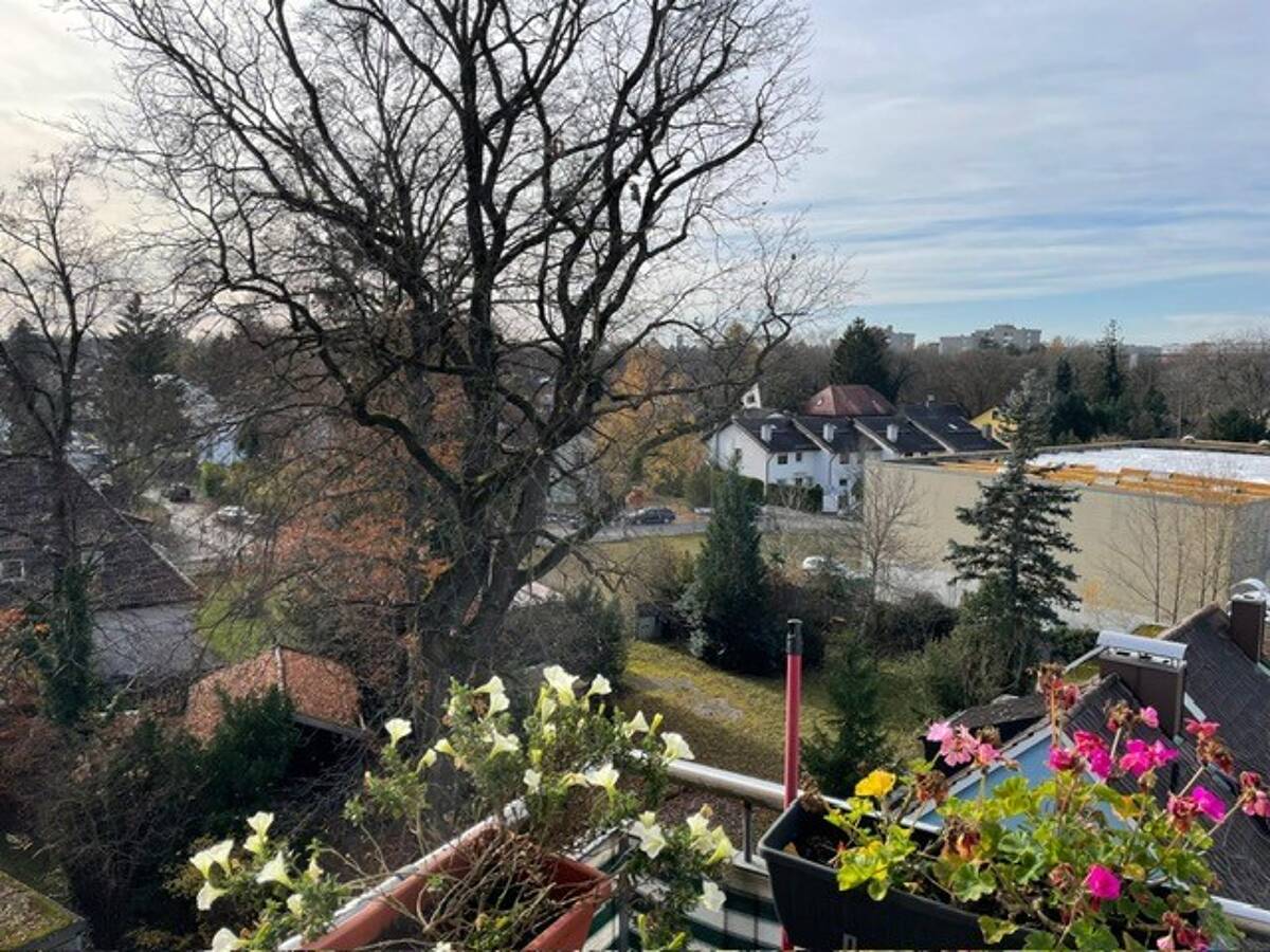 Brück Immobilien - Helle 2-Zi.-Eigentumswohnung mit Balkon - Ideale Kapitalanlage – 81737 München – Bild 1 von 8