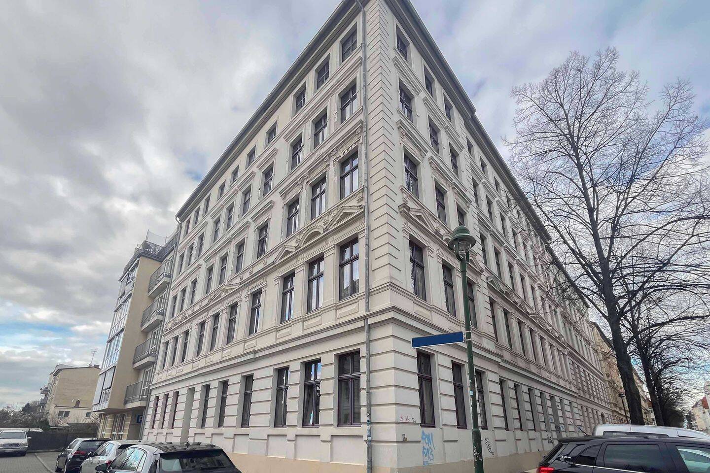Denkmalschutz & Moderne vereint: Attraktive 2-Zimmer-Wohnung in zentraler Lage – Magdeburg – Bild 1 von 9