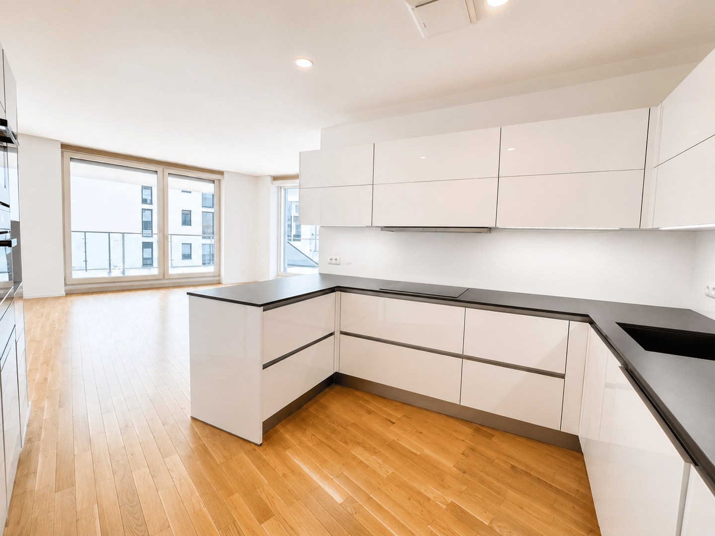 Lichtdurchflutete 3-Zimmer-Wohnung - ca. 50 m² Sonnenterrasse im 1.OG - Pkw-Stellplatz - Bezugsfrei – Berlin – Vorschaubild 4