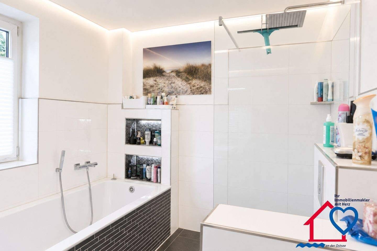 Viel Platz in Ostseenähe: Haus mit Pool, PV, Keller, Balkon, Terrasse & Doppelcarport – Schwartbuck – Vorschaubild 8