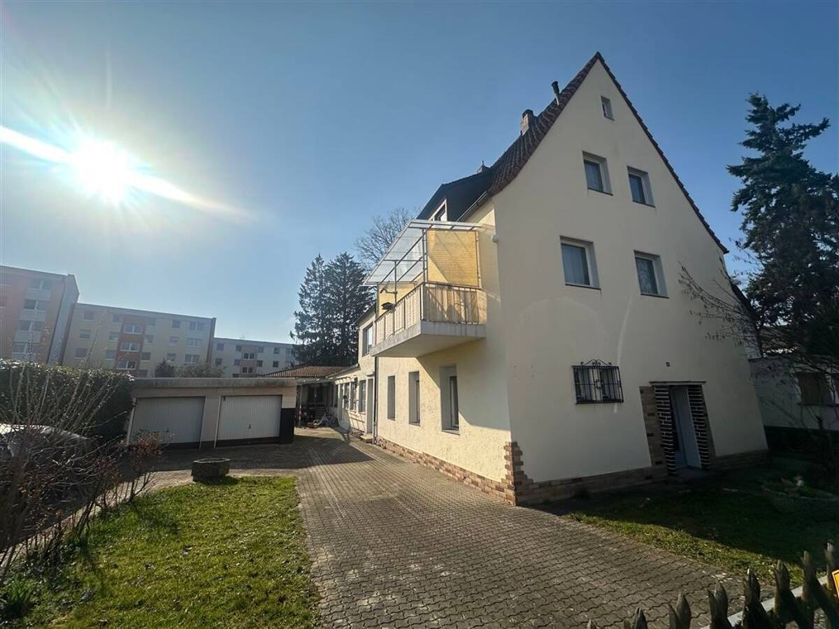 Wohnhaus 3 WE, 240 m² + Gewerbeeinheit 300 m² - zum Wohnausbau in begehrter Lage. – 90765 Fürth – Bild 1 von 9