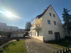 Wohnhaus 3 WE, 240 m² + Gewerbeeinheit 300 m² - zum Wohnausbau in begehrter Lage.