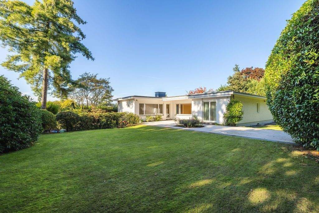Villa mit viel Licht, Raum und Charakter in Bonn - Familienglück - PROVISIONSFREI für den Käufer – Bonn – Bild 1 von 9