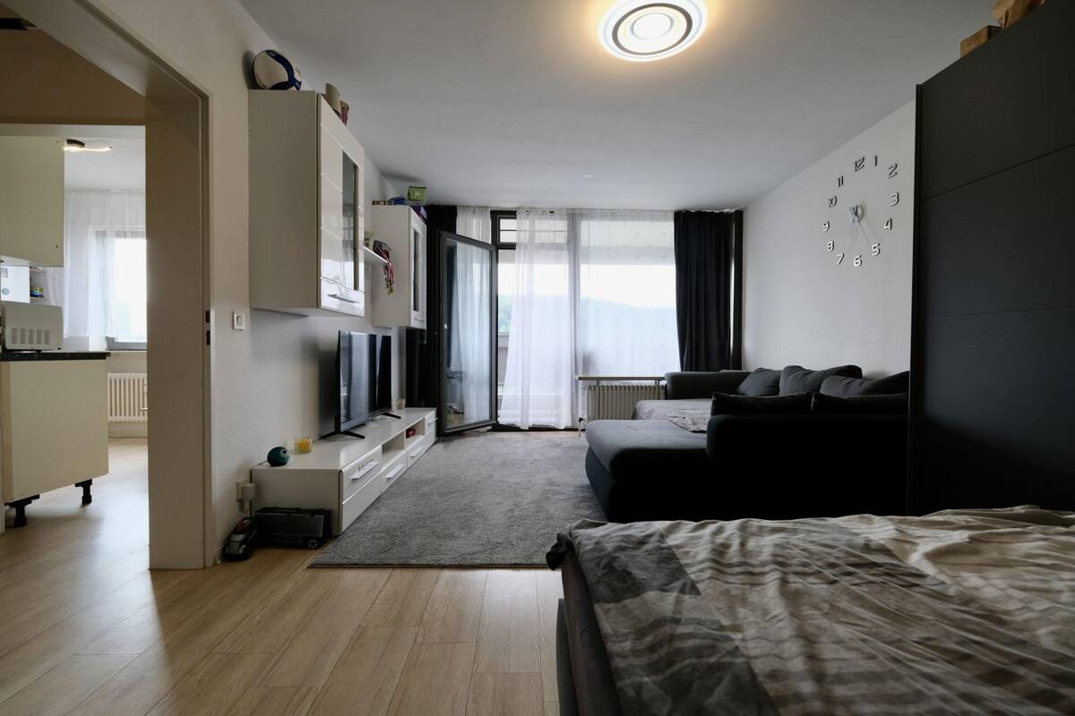 Rentabel vermietete Wohnung mit Balkon im 11. Stock – 66119 Saarbrücken – Bild 1 von 8