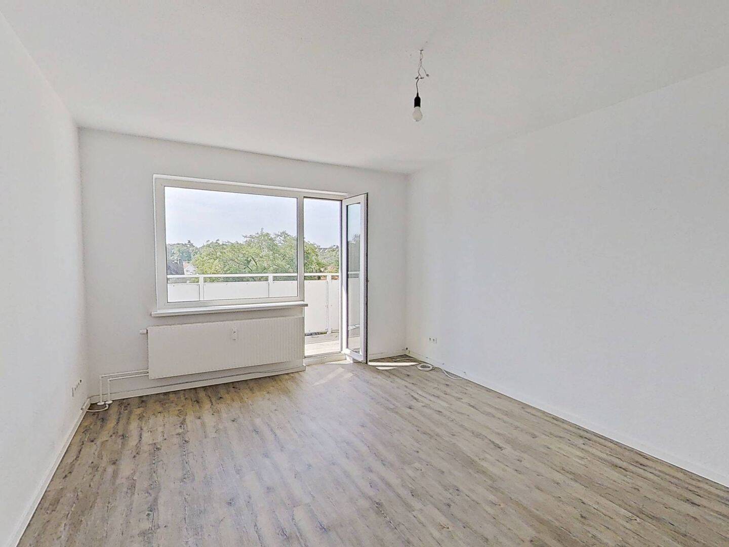 Hübsche 2-Zimmer-Wohnung mit BALKON, EBK und viel Lichteinfall