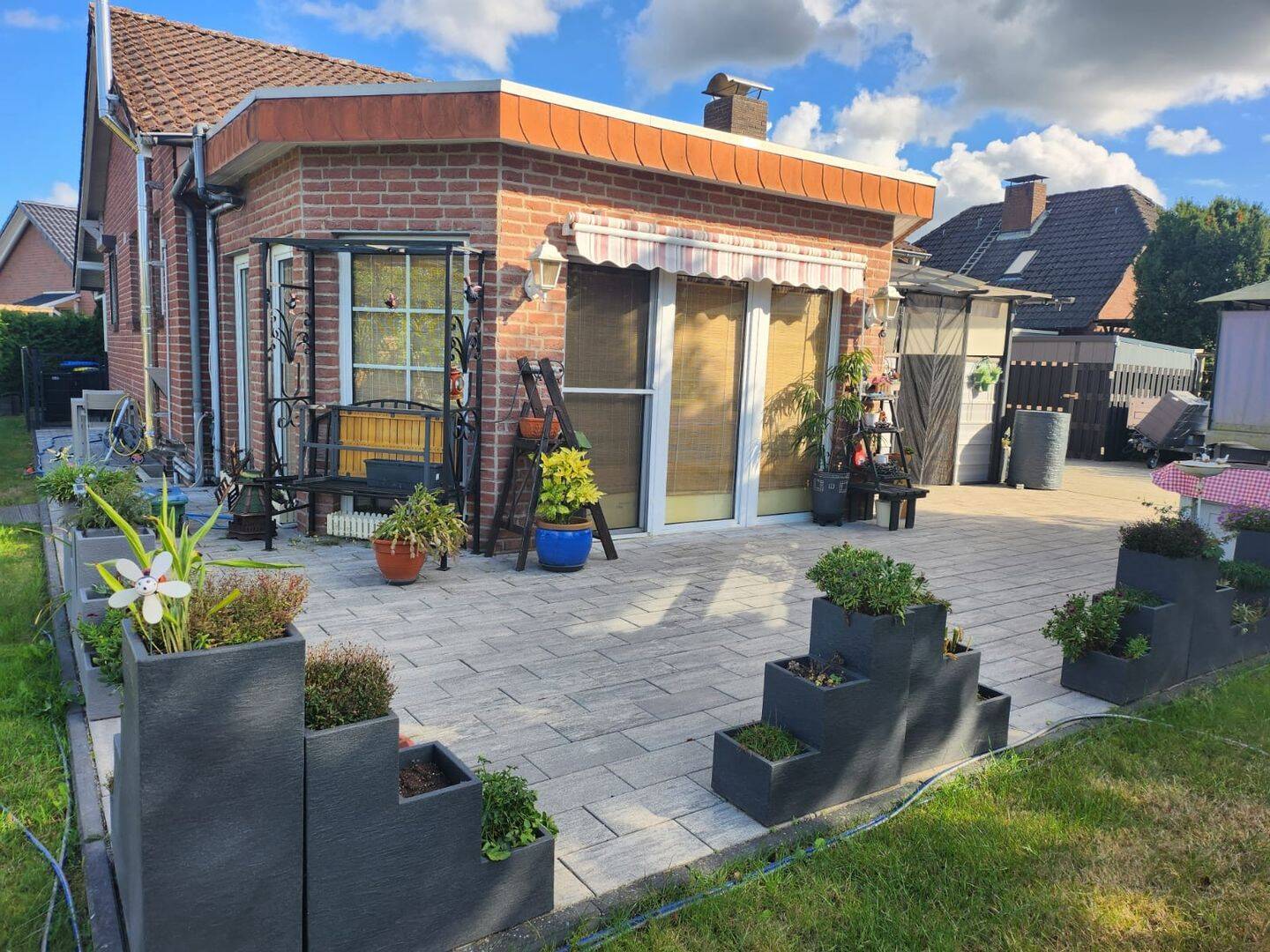 Wohnoase mit Wintergarten, traumhaften Grundstück und eigener Pool !! – Bad Bodenteich – Bild 1 von 9