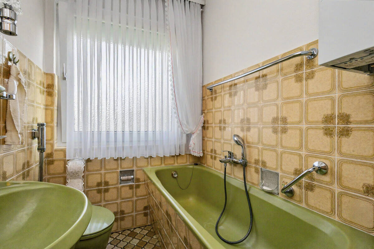 Gepflegtes 3-Fam.-Haus in verkehrsberuhigter Lage von Opladen mit bezugsfreier 4-Zimmer-EG-Wohnung! – Leverkusen – Vorschaubild 4