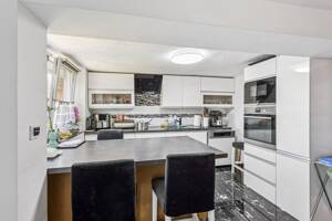Saniertes Reihenhaus mit Südgarten und Garage – 28325 Bremen – Vorschaubild 7