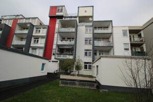 Sanierte seniorengerechte 3 Zimmer 84 m² Eigentumswohnung Erdgeschoss Gartennutzung Tiefgarage