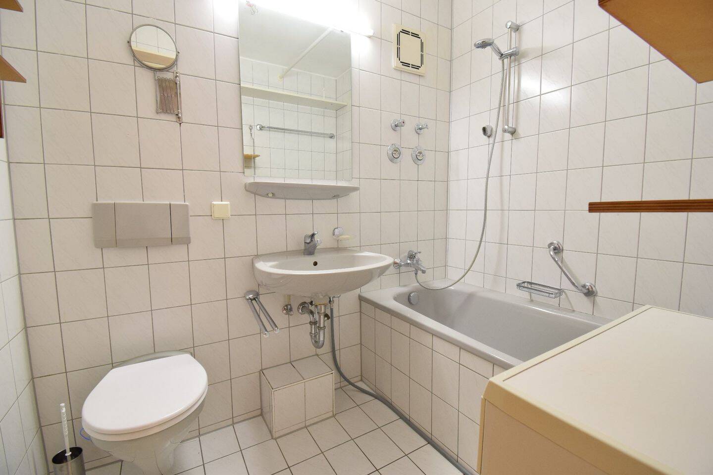 RUHIGE Terrassenwohnung mit hohen Decken - Ab 01. August 2026! – München – Vorschaubild 7